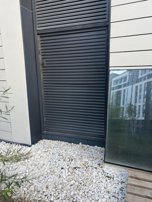 Дверь-жалюзи Дверь-жалюзи